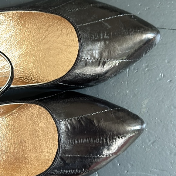 Anthropologie Kitten Heel Mary Janes Black & Gold 39.5 - Picture 6 of 6